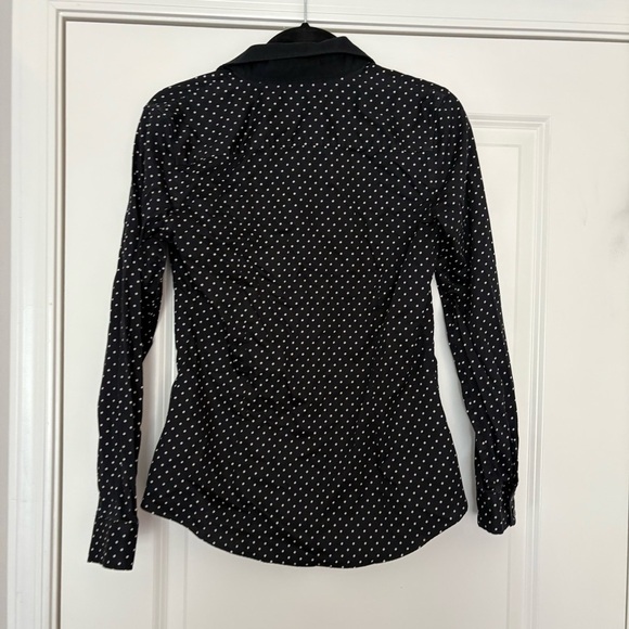 Banana Republic Women’s Black & White Polka Dot Tailored Non-Iron Shirt - Picture 8 of 9